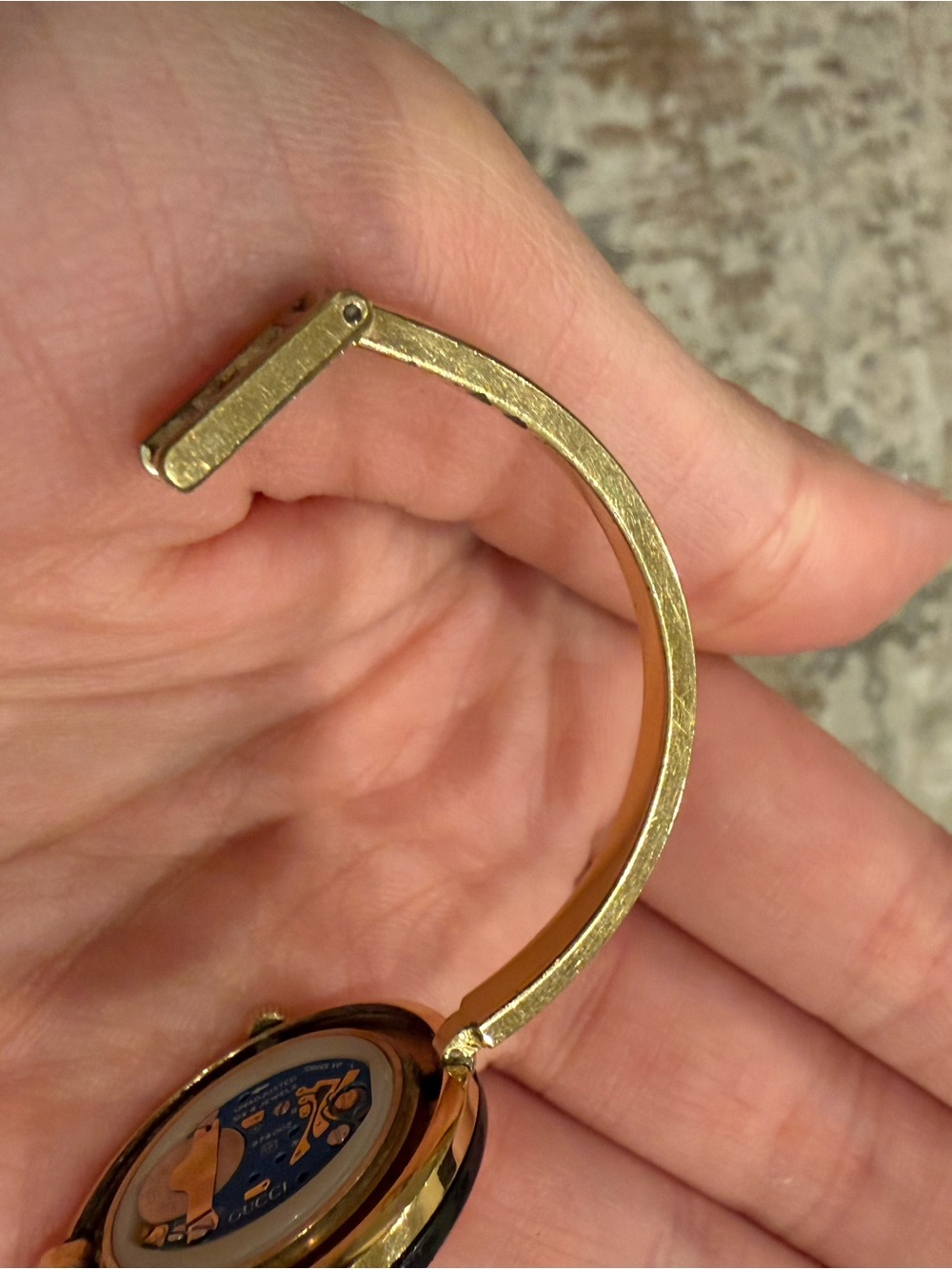 Gucci Bezel Gold-Tone Bangle Watch with 1 Black Bezel - Picture 4 of 9